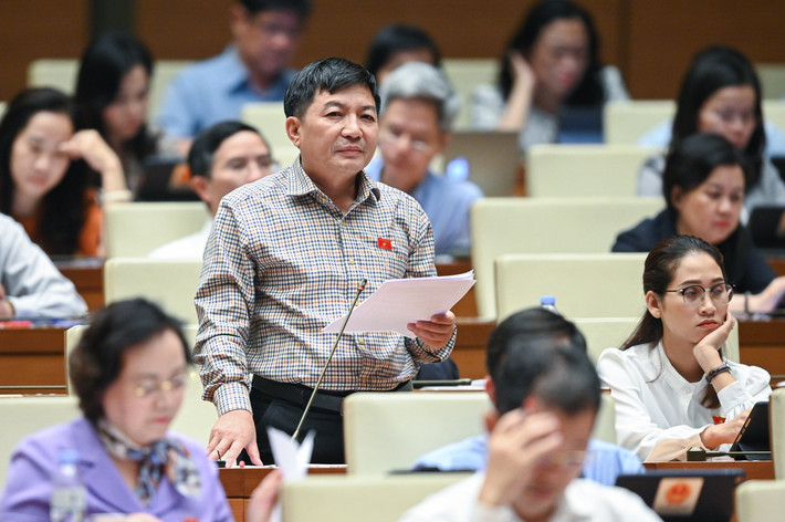 Đại biểu Phạm Đình Thanh - Đoàn ĐBQH tỉnh Kon Tum: “cử tri cũng bày tỏ lo ngại trước tình trạng buôn người qua biên giới, gây nên nhiều vụ việc xôn xao dư luận thời gian qua. Đề nghị Chính phủ, Bộ Công an, các cơ quan tư pháp và chính quyền các tỉnh, thành phố cần tăng cường các biện pháp phòng ngừa, nâng cao hiệu quả đấu tranh triệt phá các loại tội phạm, nhất là tội phạm về ma túy, tội phạm có tổ chức, tội phạm có yếu tố nước ngoài.