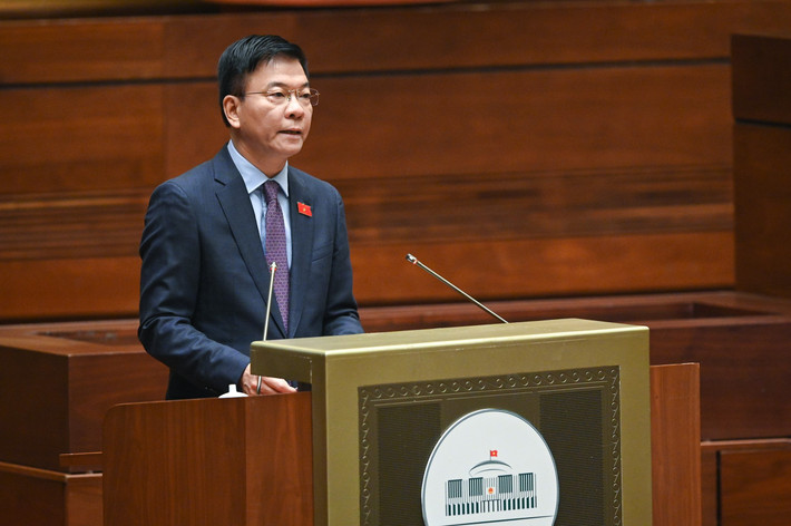 Bộ trưởng Bộ Tư pháp Lê Thành Long: “Đối với các khoản bị thất thoát, chiếm đoạt trong các vụ án hình sự về tham nhũng, kinh tế, đã thi hành xong 1.895 việc, thu được gần 16 nghìn tỷ đồng, tăng hơn 11.895 tỷ đồng, tương đương tăng 290,51% về tiền so với năm 2021”.