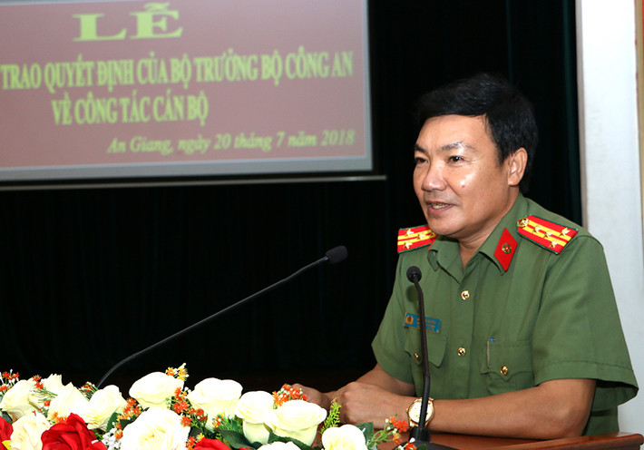 Đại tá Lâm Thành Sol sinh năm 1971, quê huyện Càng Long, tỉnh Trà Vinh. Ông từng giữ chức Phó cục trưởng Cục An ninh Tây Nam Bộ.