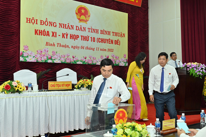 Kết quả bỏ phiếu kín của HĐND tỉnh, có 40/40/53 đại biểu đồng ý miễn nhiệm ông Lê Tuấn Phong, đạt 75,47% và được thông qua tại kỳ họp. Ông Phong đã được bỏ phiếu cho thôi làm nhiệm vụ đại biểu HĐND tỉnh Bình Thuận khóa XI, nhiệm kỳ 2021 – 2026.