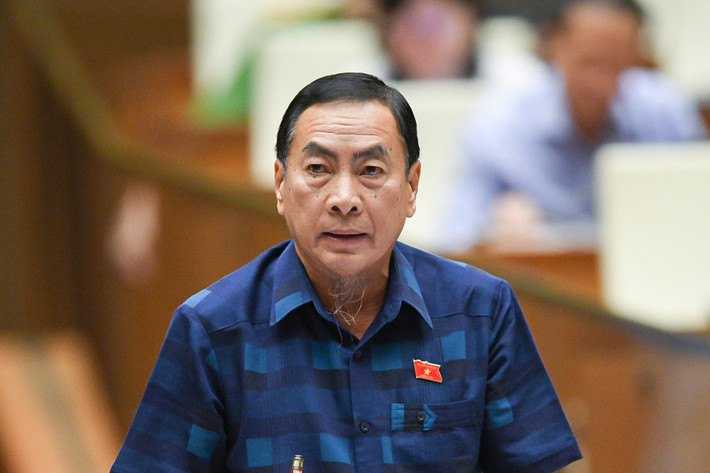 Đại biểu Phạm Văn Hòa - Đoàn ĐBQH tỉnh Đồng Tháp: “Việc phát triển nhà ở tái định cư trong thời gian qua khi Nhà nước thu hồi đất còn nhiều bất cập, có nơi có, có nơi không, mà không thì nhiều hơn, có nơi xây dựng chưa tính đến nhu cầu của người dân nên không có người ở để hoang hóa, gây thất thoát, lãng phí.”