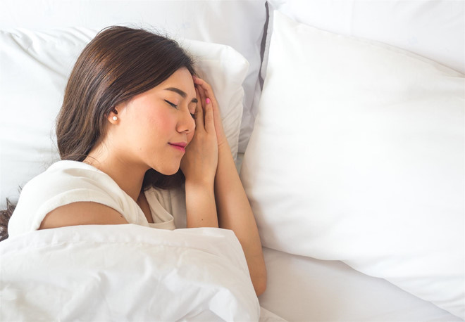 Y học cổ truyền luôn coi trọng giấc ngủ, cho rằng giấc ngủ có tác dụng rất lớn đối với sức khoẻ con người, người ăn được ngủ được thì sẽ sống rất lâu.