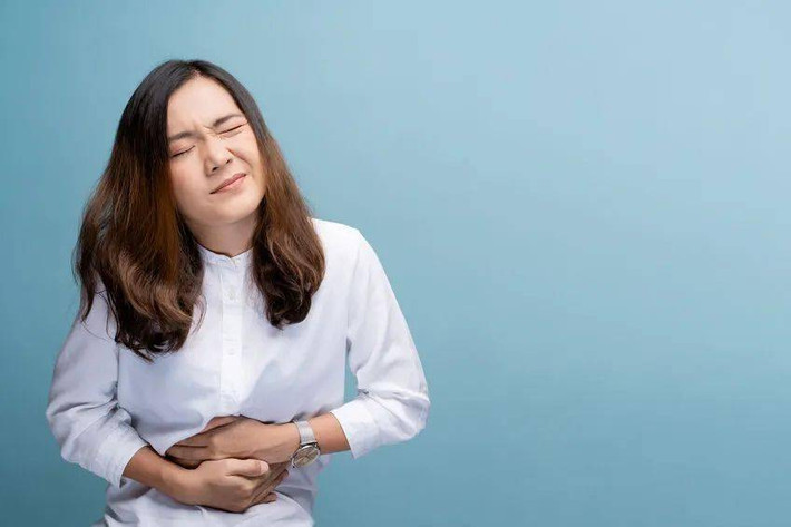 Đối với những người này, khi đau bụng cần đặc biệt cảnh giác với bệnh ung thư tuyến tụy. Thứ nhất là có thành viên trong gia đình bị ung thư tuyến tụy. Lúc này, tỷ lệ mắc bệnh sẽ tăng lên đáng kể. Nếu bạn có những biểu hiện như đau dạ dày thì bạn phải cảnh giác cao độ, đi tầm soát ngay.