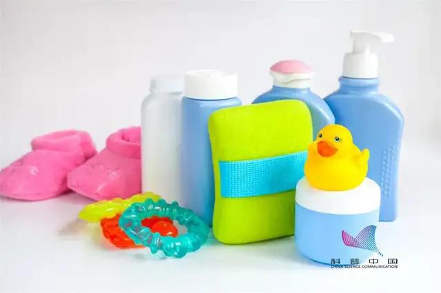 Chúng thường chứa chất bảo quản Bronopol và Imidazolidinyl ureas, là những chất bảo quản thường được sử dụng có thể giải phóng một lượng Formaldehyde nhất định. Các hợp chất này và Formaldehyde đều được liệt vào danh sách các chất gây ung thư ở người. Ảnh minh họa.