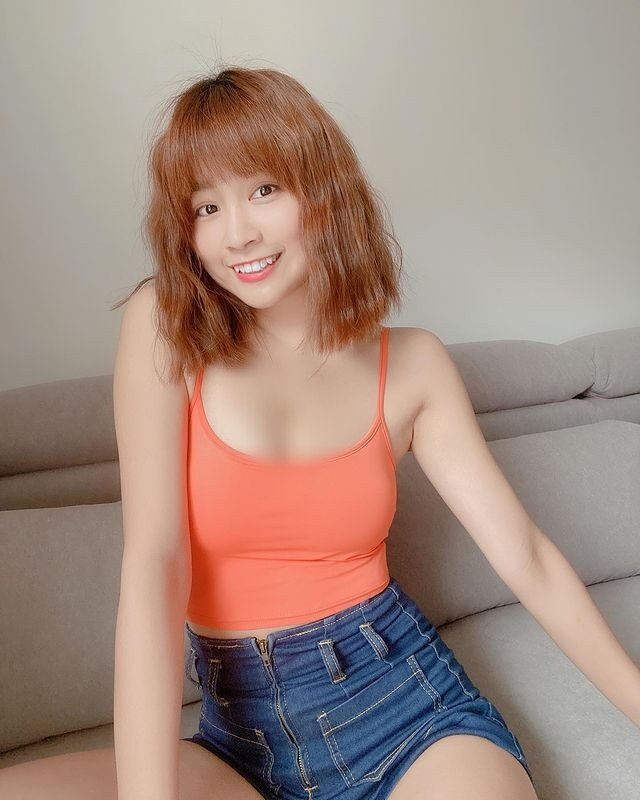 Sở hữu hơn 511.000 người hâm mộ chỉ tính riêng trên trang Instagram cá nhân, Trần Y quả thực có sức hút không phải dạng vừa. Đặc biệt là hot girl gợi cảm này không có lợi thế đôi chân dài miên man cũng không có gương mặt đẹp đến tinh xảo.