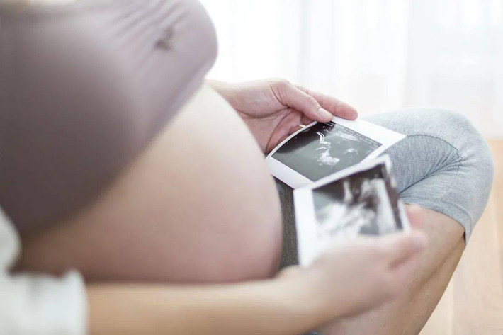 7. Sử dụng lâu dài một số loại thuốc cổ truyền cụ thể: Người dùng một số loại thuốc cổ truyền, dân gian trong thời gian dài, đặc biệt là các loại thuốc dân gian có chứa axit Aristolochic có thể gây ung thư gan.
