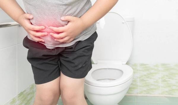 3. Hội chứng ruột kích thích: Nói đến căn bệnh này có lẽ mọi người không còn xa lạ nhưng khi mắc bệnh này thì triệu chứng lâm sàng điển hình nhất là thường xuyên xì hơi.