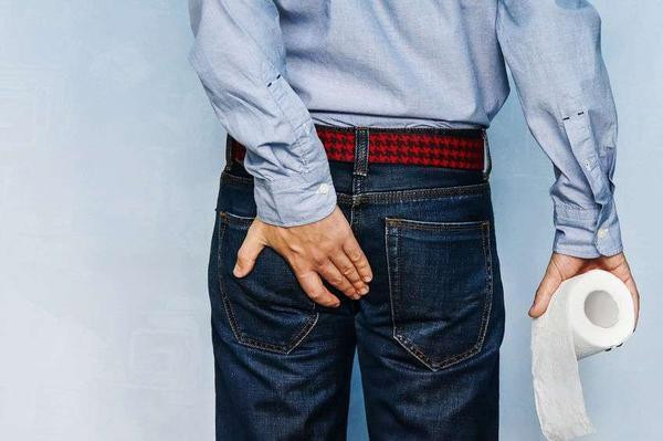 Không chỉ vậy, do các chất chuyển hóa tích tụ trong ruột quá lâu, lâu dần sẽ lên men và hư hỏng, cuối cùng dẫn đến mùi xì hơi khó chịu.