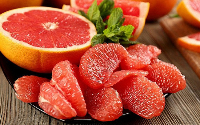 Ăn bưởi trong dịp Tết Trung thu gần như là một thói quen nhiều người dân châu Á. Gần đây, trên mạng xã hội Trung Quốc liên tục lan truyền chủ đề "Đừng bao giờ đông lạnh bưởi" hay "Điều cấm kỵ dị Trung thu", nội dung về một món ăn kinh dị làm từ bưởi.