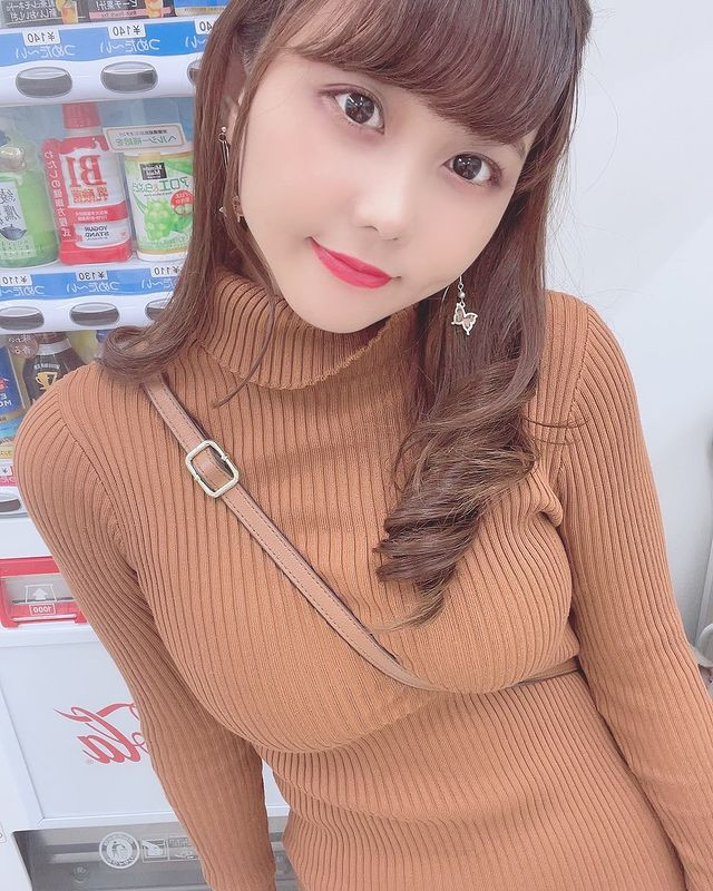 Có một điều khá thú vị là, những đoạn video Chiba Nanaki đi dạo phố rất bình thường, không hề có cảnh dàn dựng, không có cao trào, không có tiết tấu giật gân thế nhưng vẫn thu hút người xem.