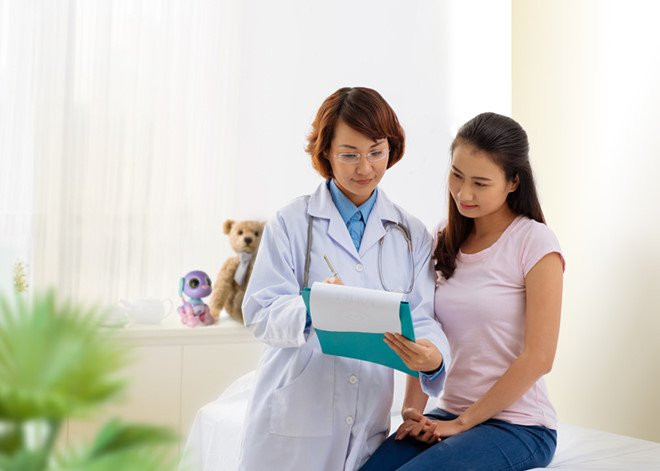 Vì vậy, việc mẹ bầu có chế độ dinh dưỡng cân bằng, khoa học và chính xác trong thai kỳ là vô cùng quan trọng. Các mẹ bầu có điều kiện nên đến bệnh viện để được hướng dẫn chuyên môn về dinh dưỡng. Qua quá trình phân tích dinh dưỡng cơ thể, chất lượng chuyển hóa, bác sĩ sẽ tư vấn hệ thống và bài bản, xem nên bổ sung những dưỡng chất nào.