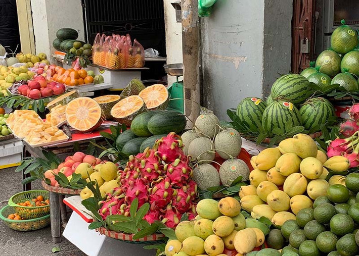 Ngày qua ngày, thói quen tiết kiệm, ăn trái cây hư, thối đã khiến cả hai vợ chồng tích tụ độc tố trong gan, gây tổn thương gan, tạo điều kiện cho tế bào ung thư gan phát triển, cuối cùng dẫn đến ung thư gan.