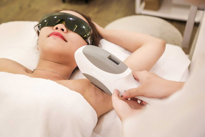 Trong số những phương cách làm đẹp, nhiều người có thói quen triệt lông, cạo lông, nhổ lông để đảm bảo thẩm mỹ. Vậy nhưng, trên cơ thể có một số vùng bắt buộc phải để lông phát triển tự nhiên, không cần triệt bỏ, nếu không cơ thể sẽ bị tổn thương.