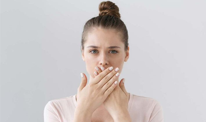 Bên cạnh đó, cũng có những vấn đề về thận. Khi thận không tốt, nitơ, urê phải đào thải ra ngoài sẽ bị ảnh hưởng, gây ra chứng hôi miệng nghiêm trọng.