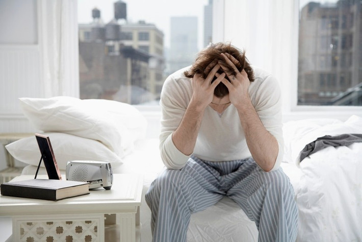6. "Cậu nhỏ" trở nên ngắn hơn: Độ dài của mỗi lần cương cứng là cố định, nhưng khi không đủ độ cứng và không đạt được độ dài tối đa thì hãy chú ý đến khả năng bị liệt dương trong tương lai.