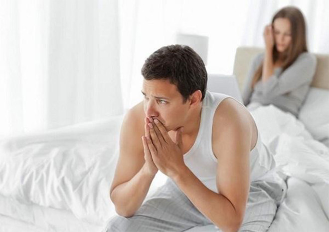 3. Bụng càng ngày càng to ra: Khi nội tiết tố nam không đủ sẽ gây tích tụ mỡ ở vùng bụng, bụng ngày càng to khiến nhiều quý ông thậm chí không thể nhìn thấy được bộ phận sinh dục của mình. Lâu dần, nếu không cải thiện thể chất thì khả năng bị rối loạn chức năng của bộ phận dinh dục càng cao.