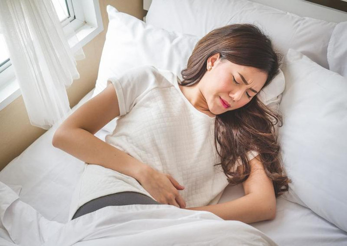 Tuy nhiên, các triệu chứng trên cũng có thể xuất hiện trong giai đoạn đầu của bệnh nhiễm độc niệu. Nhiễm độc niệu có thể gây ra bệnh thần kinh, trong khi các triệu chứng ban đầu của bệnh thần kinh không rõ ràng, chủ yếu là chóng mặt, mệt mỏi. Khi bệnh nặng hơn, khó chịu và co giật có thể xuất hiện.