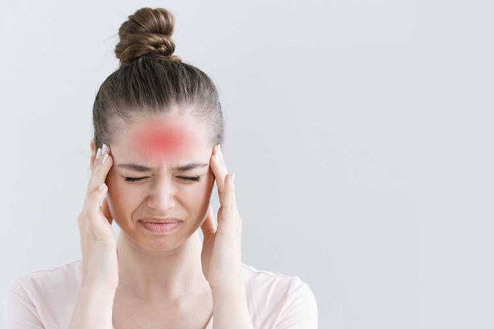 Thế nhưng, phần lớn sự xuất hiện và phát triển của bệnh mạch máu não mắc phải có liên quan đến lối sống không lành mạnh và béo phì. Thứ nhất là do cơ cấu khẩu phần ăn chưa hợp lý, vấn đề béo phì do ăn quá nhiều thực phẩm giàu calo, chất béo và cholesterol cao sẽ khiến tăng huyết áp, mỡ máu, nguy cơ cao dẫn đến nhồi máu não.
