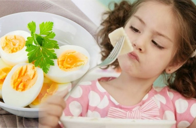 Biết được căn nguyên sự việc, mẹ Oánh Oánh vô cùng hối hận. Cô không ngờ chỉ vì quá chủ quan, không chịu tìm hiểu kỹ nên đã hại con gái không lớn được còn bị tổn thương lá lách và dạ dày.