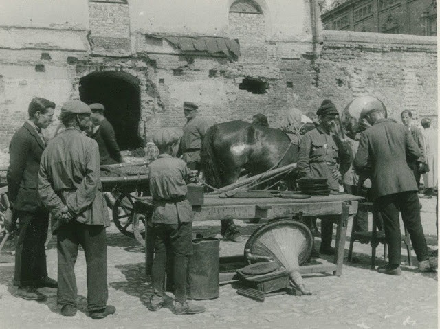 Liên Xô những năm 1930 do giáo sư người Mỹ Frank Whitson Fetter chụp ghi lại những khoảnh khắc đời thường, bình yên của người dân xứ sở bạch dương.