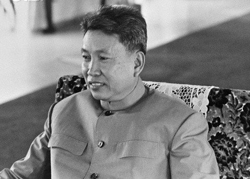 Từ năm 1954-1963, Pol Po làm giáo viên tại trường tư thục ở thủ đô Phnom Penh.