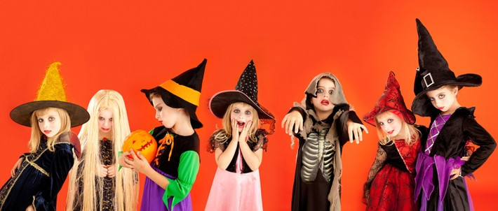 Tại lễ hội Halloween mỗi năm, trang phục phù thủy là một trong những phục trang được nhiều người lựa chọn nhất.