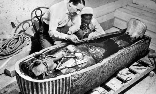 Lời nguyền pharaoh: Rất nhiều truyền thuyết kể về các lời nguyền được viết trong lăng mộ hoặc được đặt cùng với những món đồ mai táng cùng pharaoh. Lời nguyền pharaoh sẽ ứng nghiệm một khi có kẻ đào trộm mộ, đánh thức giấc ngủ ngàn thu của bậc đế vương Ai Cập.