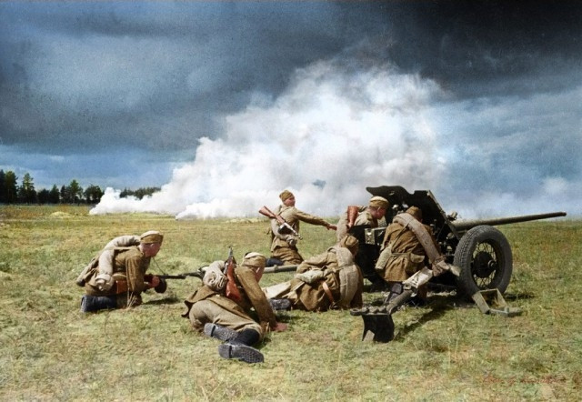Hồng quân Liên Xô trong cuộc chiến chống phát xít ở thành phố Schneidemul tháng 2/1945.