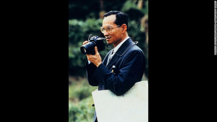 Quốc vương Bhumibol có sở thích chụp ảnh. Ông có chiếc máy ảnh đầu tiên năm 1934 và thường xuất hiện trước công chúng với chiếc máy ảnh.