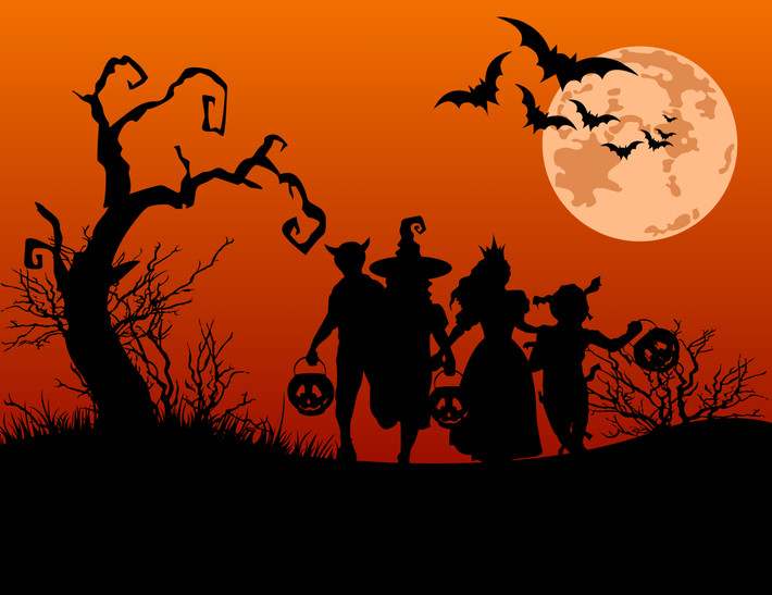 Một số giai thoại kể rằng, trong ngày lễ Samhain, linh hồn của người chết trong năm trước sẽ tìm đến một thể xác khác để bắt đầu cuộc sống mới trong năm tiếp theo.