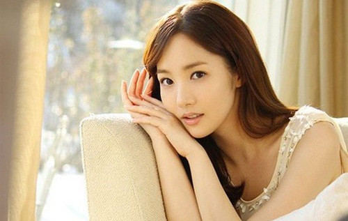 Là tác giả cuốn sách "The Wisdom of Your Face", chuyên gia nhân tướng học Jean Haner đã giới thiệu với mọi người cách nhìn vào gương mặt để "đọc" ra mọi vấn đề từ sức khỏe, tình hình tài chính hoặc gia đình của bất kỳ người nào. Theo chuyên gia Haner, để tìm được người yêu, bạn đời như mong muốn, mọi người hãy chú ý đến 5 nét tướng trên mặt.