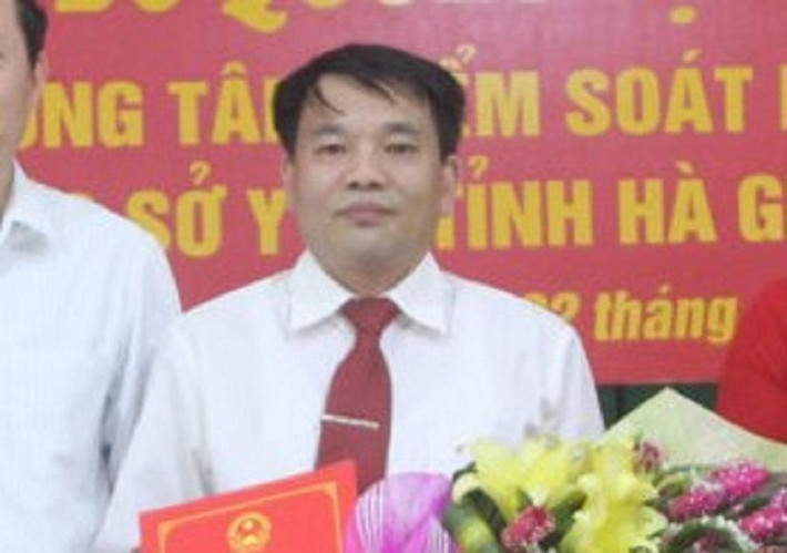 Giám đốc CDC Hà Giang cùng thuộc cấp nhận 770 triệu đồng từ Việt Á: Mới đây nhất, Thanh tra tỉnh Hà Giang ban hành kết luận chỉ rõ việc Giám đốc CDC tỉnh Hà Giang Nguyễn Trần Tuấn cùng 2 thuộc cấp nhận tiền mặt Việt Á với tổng số tiền 770 triệu đồng. Công an tỉnh Hà Giang đã thu giữ toàn bộ số tiền trên vào ngày 6/4.