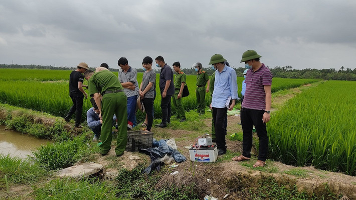 Đáng chú ý, đây không phải là vụ việc đầu tiên người dân dùng điện bẫy chuột dẫn đến chết người. Trước đó, trong năm 2021, trên địa bàn tỉnh Hải Dương đã xảy ra 7 vụ chết người do sử dụng điện bẫy diệt chuột.