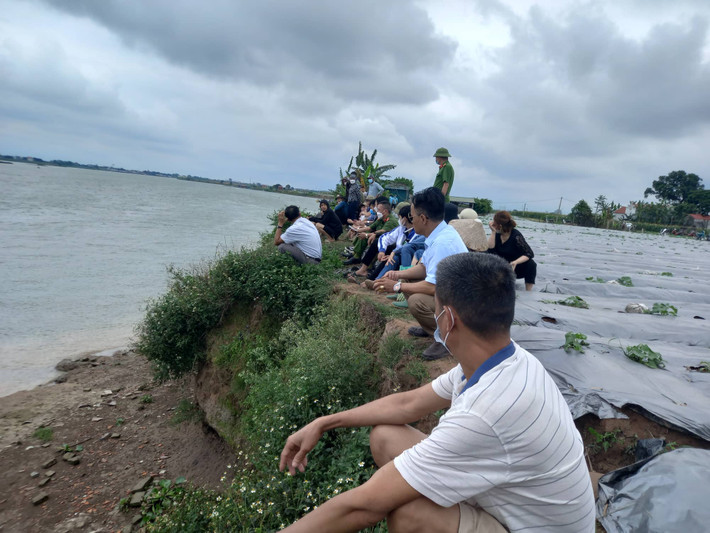 Được biết, gia đình chị Th. kinh tế ổn định, trước đó mọi người không phát hiện biểu hiện gì bất thường của chị Th.