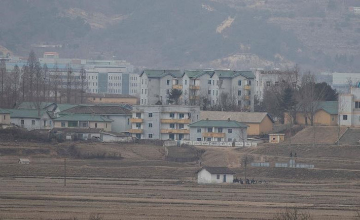 Quang cảnh yên bình tại làng Gijungdong ở Triều Tiên. Ảnh: Reuters.