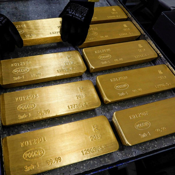 “Có vẻ như đồng tiền mới của các quốc gia BRICS sẽ được chốt bằng trọng lượng của vàng. Điều này có lợi cho các thành viên tổ chức, đó là Nga và Trung Quốc”, cựu cố vấn CIA cho biết.