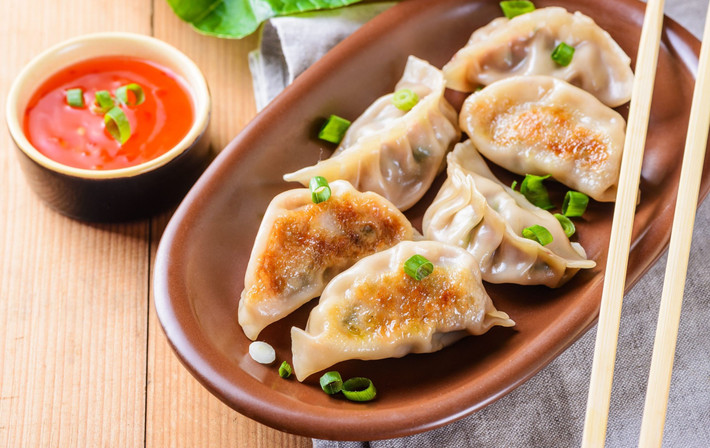 Sủi cảo là món ăn Trung Quốc truyền thống rất được ưa chuộng, nhất là trong ngày Tết. Nó tượng trưng cho sự may mắn và đoàn viên. Ngoài ra, người Trung Quốc cũng dùng sủi cảo làm món ăn sáng hoặc khai vị (dimsum) trong các bữa ăn gia đình và tiệc tùng.
