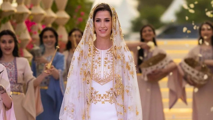 Bữa tiệc có hơn 4.000 người Jordan tham dự. Khách mời được phục vụ món ăn truyền thống trong các lễ hội của Jordan như Mansaf - món thịt cừu nấu nước với sữa chua lên men và các loại thảo mộc.