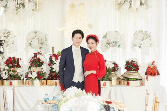 Từng làm mẹ đơn thân và có cuộc tình dang dở với MC Trấn Thành nhưng hiện tại Mai Hồ có cuộc sống viên mãn bên chồng Việt kiều Đức điển trai.