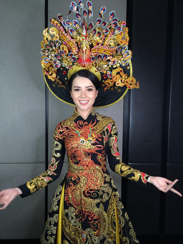 Tham gia Miss Asia Pacific International - Hoa hậu châu Á Thái Bình Dương, đại diện của Việt Nam, Hoa khôi Huỳnh Thúy Vi đã xuất sắc đạt danh hiệu Á quân 1 trong phần thi trang phục truyền thống.