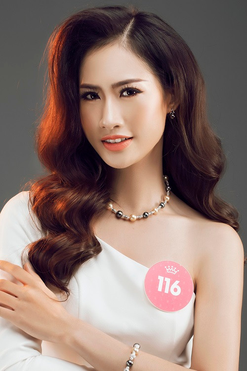 Lê Thị Hà Thu Chiêu - Hoa khôi Đại học Kinh tế TPHCM năm 2017. Cô cũng chính là em gái của người mẫu Hà Chiêu.