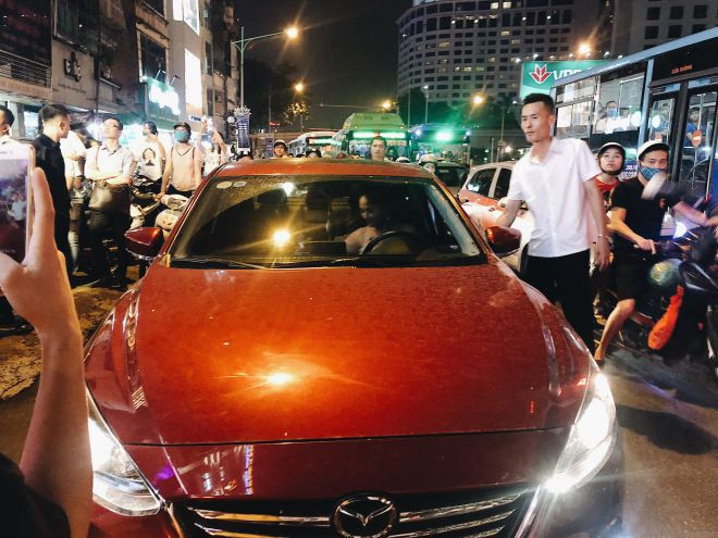 Tối 14/9, nữ diễn viên Thu Quỳnh tự lái xe đến dự một sự kiện tại Hà Nội. Người đẹp chia sẻ, cô mới tậu chiếc xe này cách đây vài tháng.