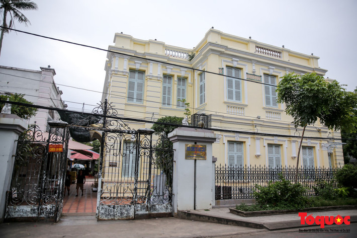 Nhà “Công tử Bạc Liêu” hiện tọa lạc tại số 13 Điện Biên Phủ, phường 3, TP. Bạc Liêu. Ngôi nhà này được xây dựng vào khoảng năm 1919, lúc đó “Công tử Bạc Liêu” Trần Trinh Huy khoảng 19, 20 tuổi.