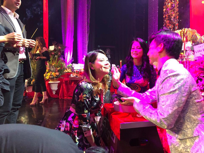 Trên trang cá nhân cách đây 1 ngày, Thanh Thảo chia sẻ chuyện đi làm tóc để tái xuất sân khấu sau thời gian bận rộn với con cái. Nhiều khán giả vô cùng phấn khích với thông tin này, bởi đã lâu chưa được thấy nữ ca sĩ "Búp bê".