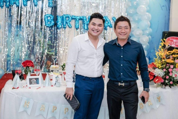 Diễn viên Kinh Quốc chụp ảnh cùng Duy Phước.