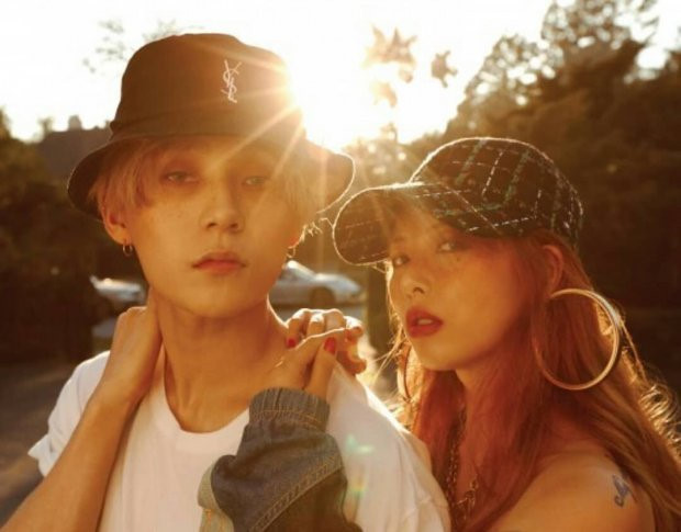 Sáng 13/9, công ty quản lý tuyên bố chấm dứt hợp đồng với Hyuna và bạn trai kém tuổi. Đây là kết quả của việc hai người xác nhận quan hệ tình cảm kéo dài 2 năm vào đầu tháng 8 vừa qua. Trước khi công khai hẹn hò, Hyuna và E'Dawn đã đối mặt với nhiều chỉ trích từ phía người hâm mộ vì những lần tiếp xúc quá thân mật trên sóng truyền hình cũng như trong các sản phẩm âm nhạc.