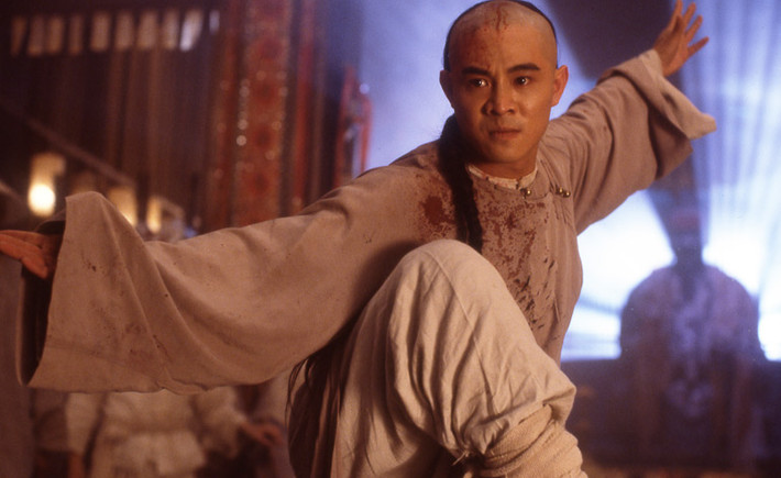 Hoàng Phi Hồng được mô tả là cao thủ võ thuật, trí dũng song toàn, dung mạo xuất chúng, tính cách trượng nghĩa. Ông được giới võ lâm cũng như công chúng nể phục.