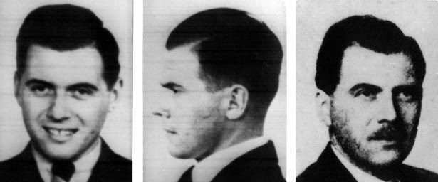Josef Mengele thường đi xung quanh trại tập trung Auschwitz và lựa chọn các tù nhân Do Thái để tham gia vào thí nghiệm của mình. Trong số này, "bác sĩ tử thần" của phát xít Đức chọn nhiều đứa trẻ làm "chuột bạch", trong đó có cả các cặp sinh đôi. Ban đầu, Josef Mengele cho người đưa những đứa trẻ đến 1 căn phòng. Tại đó, y cho chúng những chiếc kẹo khiến đám trẻ vui mừng.