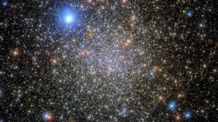 Gaia sử dụng 2 viễn vọng kính để ghi lại vị trí, khoảng cách, sự chuyển động, thành phần hóa học và độ sáng của 1 tỉ ngôi sao (tức bằng 1/% trong số 100 tỷ ngôi sao trong dải Ngân hà).