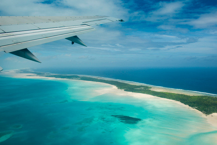 Với diện tích khoảng 811 km2, Kiribati nằm ở trung tâm Thái Bình Dương, thuộc châu Đại Dương.